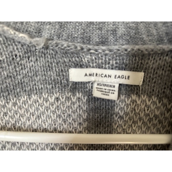 American Eagle Grey & White XS‎ Sweater  (A75) - Picture 2 of 3